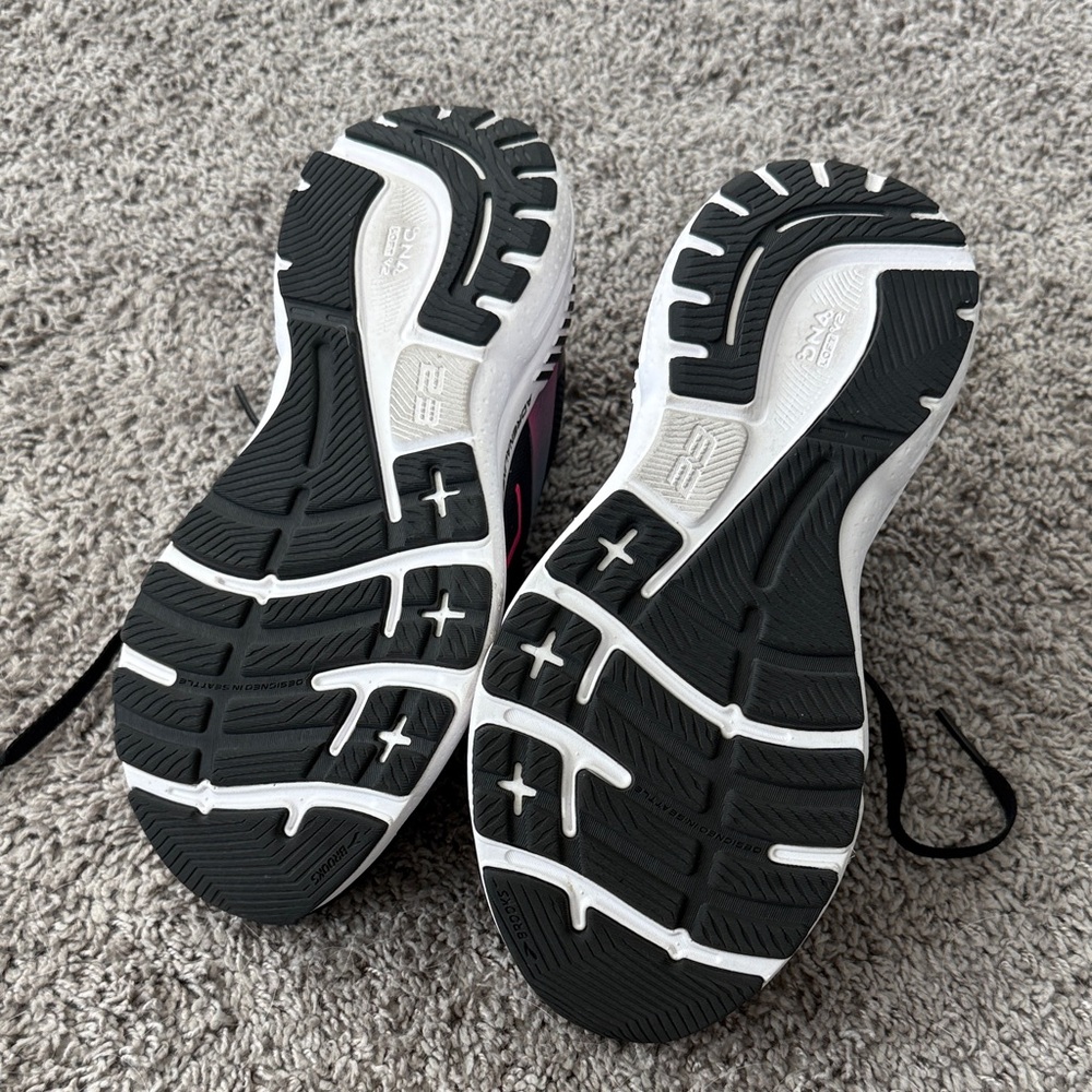 Brooks Adrenaline 23 GTS Women's Black and Teal Sneakers - Picture 2 of 7